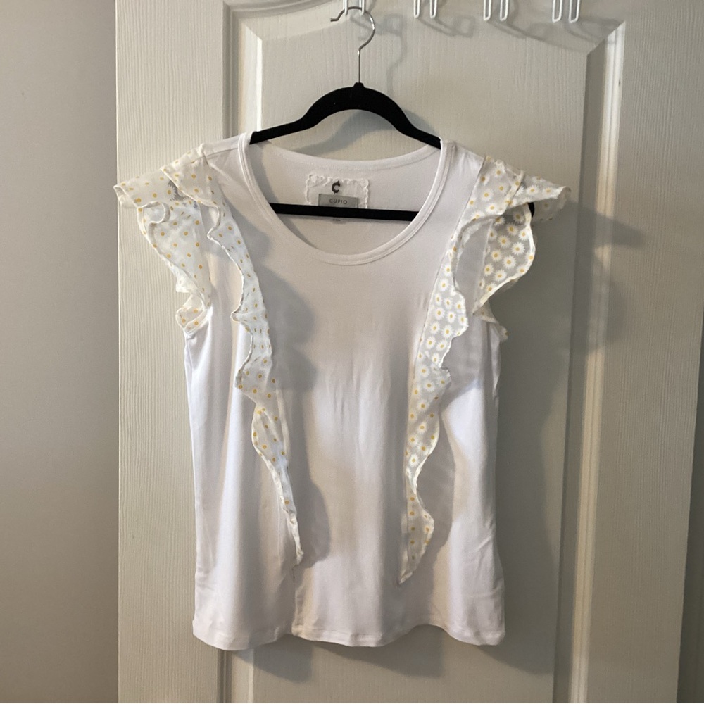 Cupio White Ruffle Sleeve Top. Size M. B8